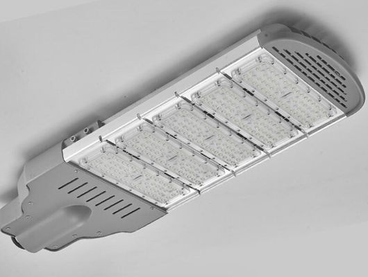 IP66 กันน้ํา LED Street Light รูปทรงเรียมไลน์ ป้องกันการกระจาย